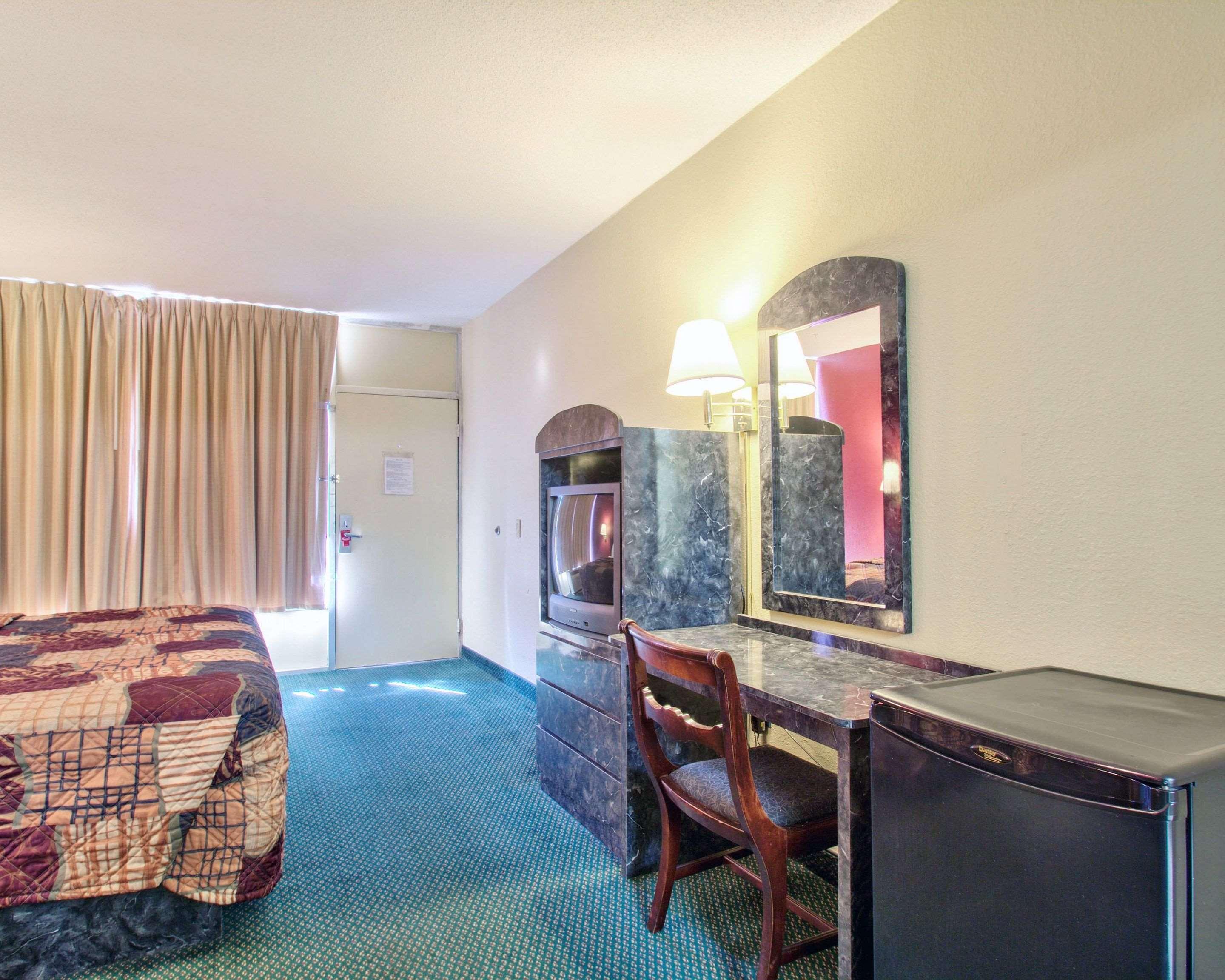 Lodge Econo Donalsonville